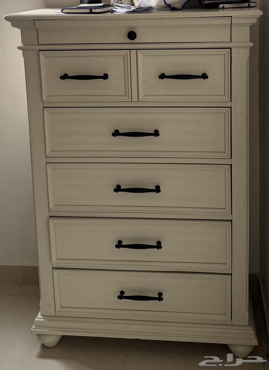 اثاث شبه جديد للبيع64243896002818112