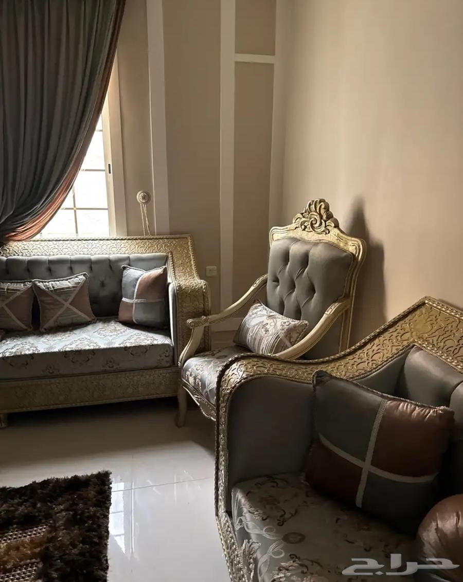 كنب كلاسيكي نظيييف جدا للبيع64236458897026113