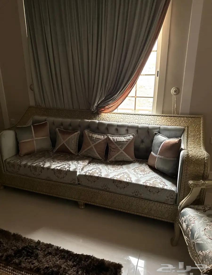 كنب كلاسيكي نظيييف جدا للبيع64236458897026112