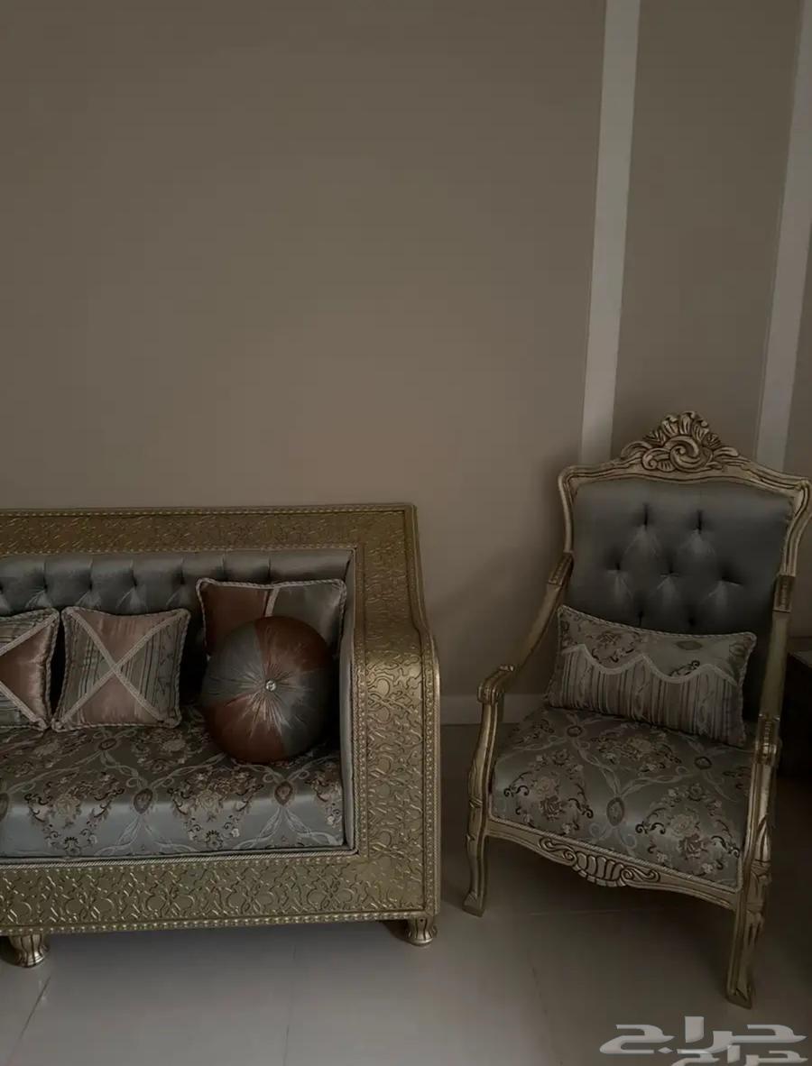 كنب كلاسيكي نظيييف جدا للبيع64236458897026111