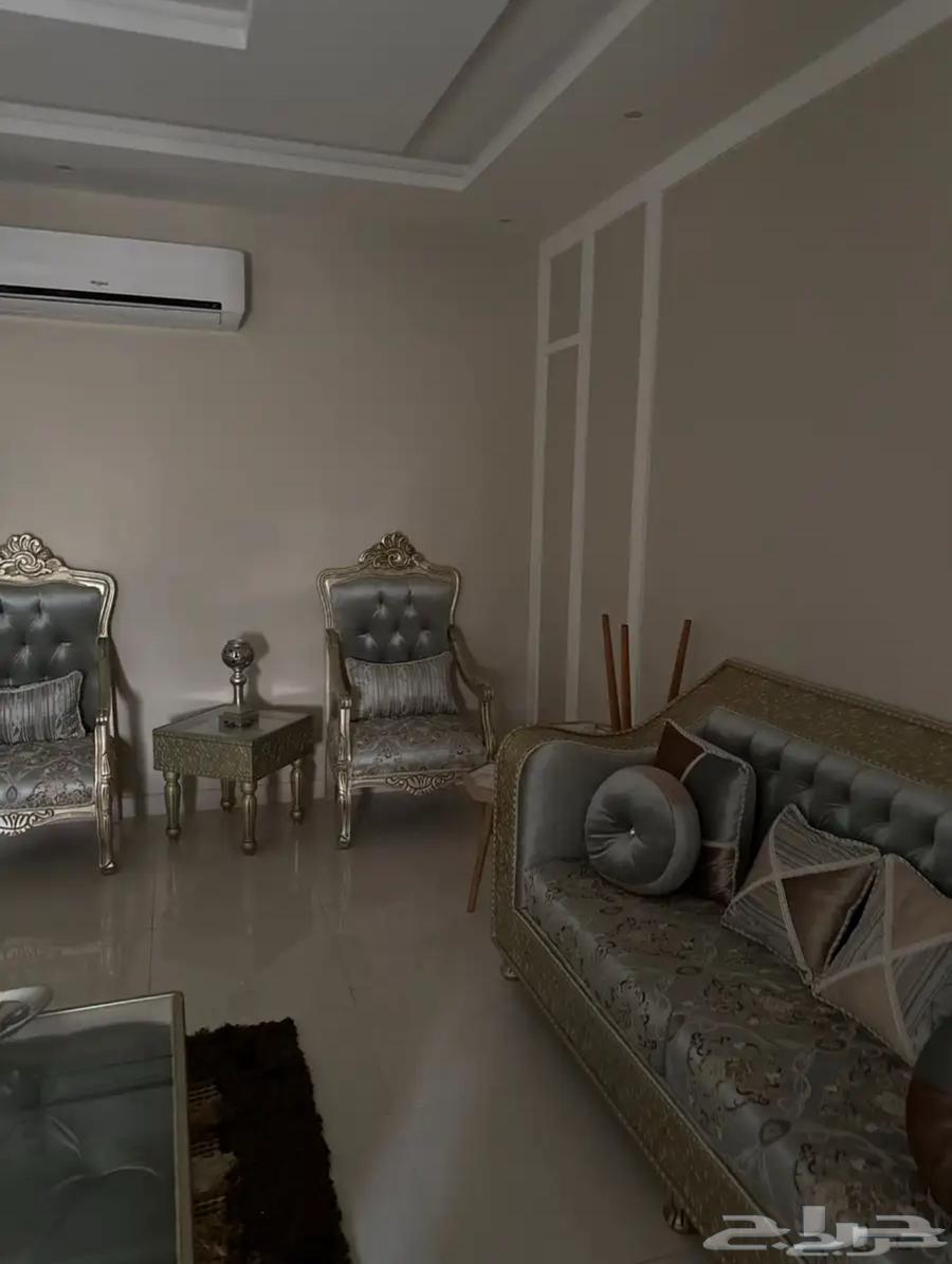 كنب كلاسيكي نظيييف جدا للبيع64236458897026114