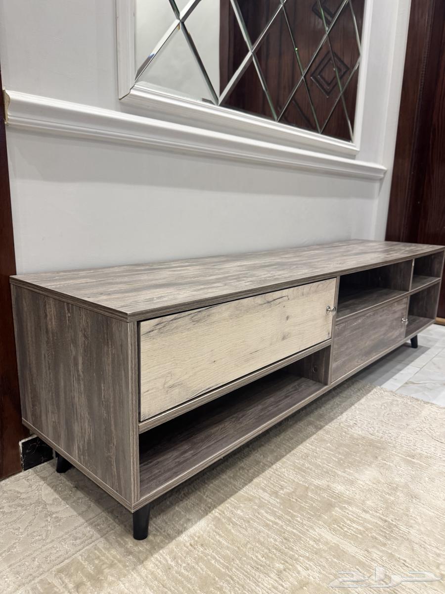 طاولة شاشه للبيع64247343573122111