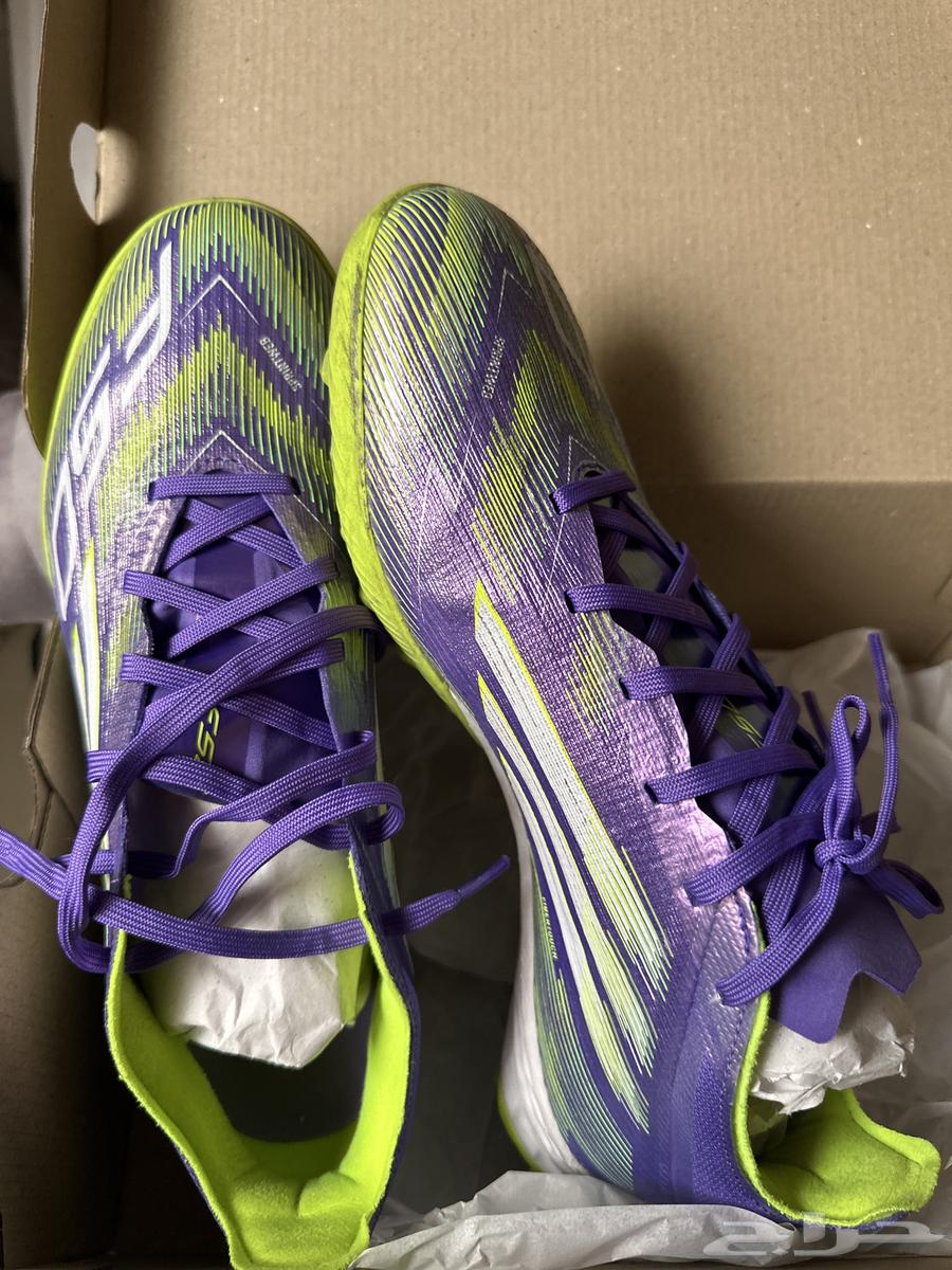 جوتي رياضة اديداس ب اصلي مقاس 42 لون بنفسجي واخضر64243692180611112