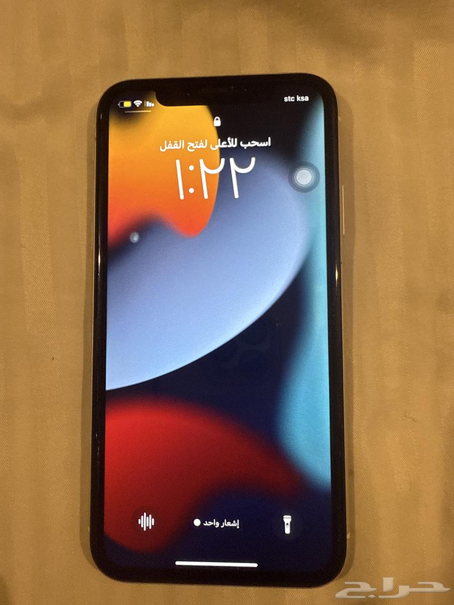 جوال ايفون11 والله ماجاه شي بس العيب البطاريه 64 وتراه صامل64233334878211110