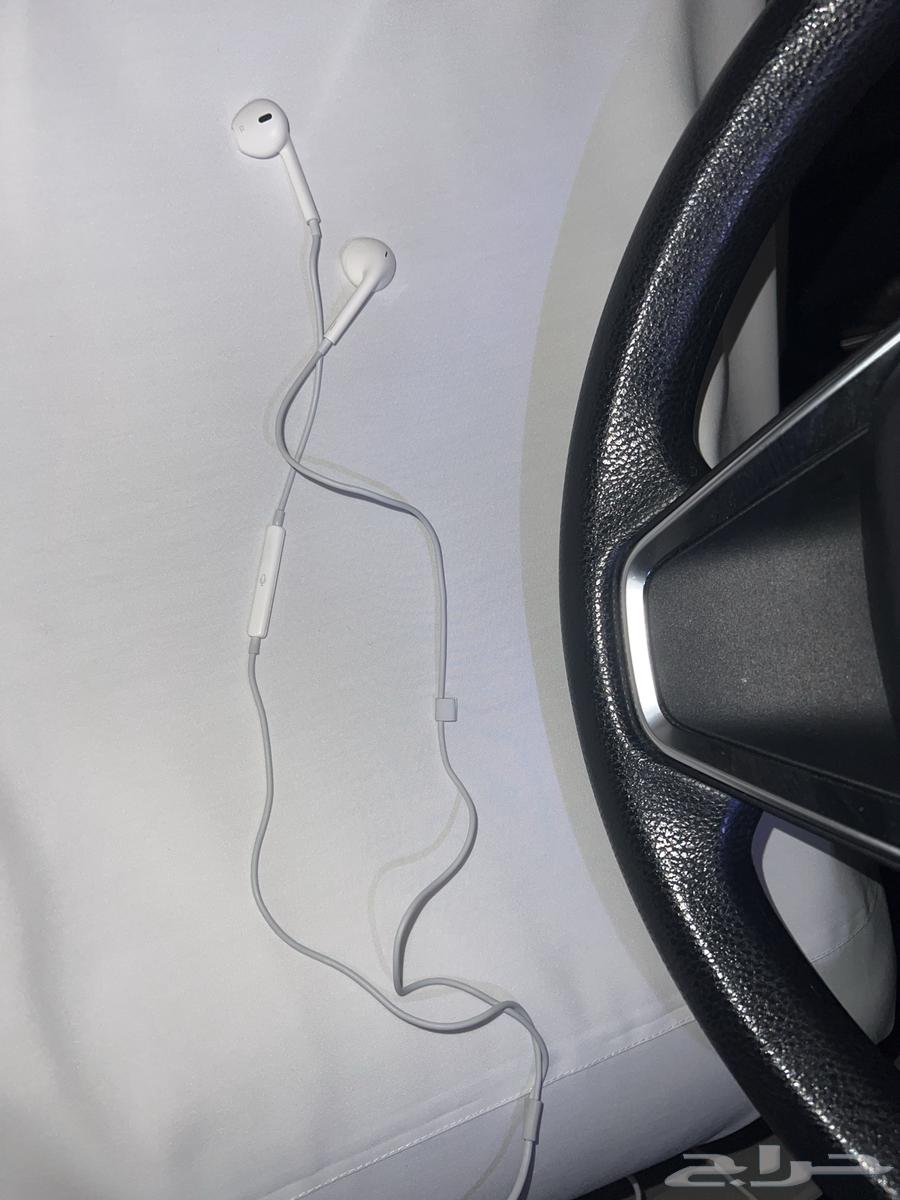 سماعه ايفون تايبسي نضيف والبيع سمح64252799782913112