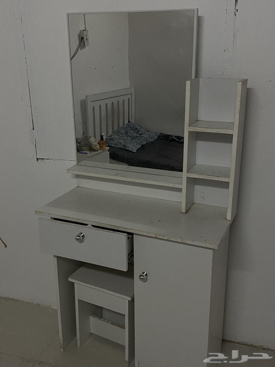 للبيع غرفة نوم كامله مع تلفاز64249629948035111