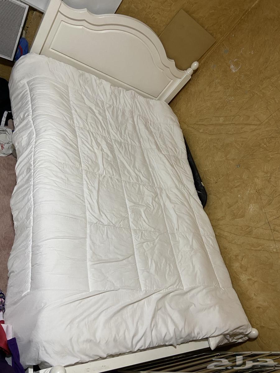 سرير مع المرتبه 400 سبب البيع مسافرين64254244530691112