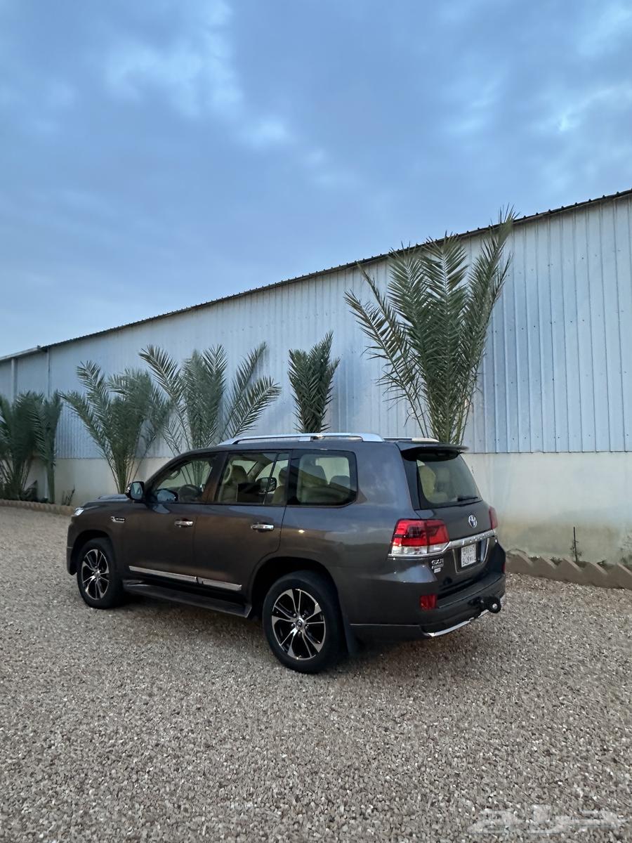 لاندكروزر على شرط فل كامل 202164417617621889114