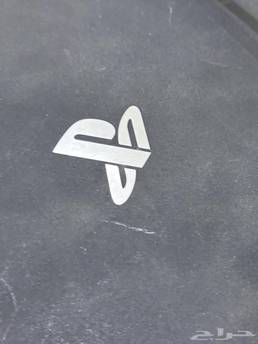 للبيع سوني فور برو 1 تيرا مع يد وشريط64249439122946113