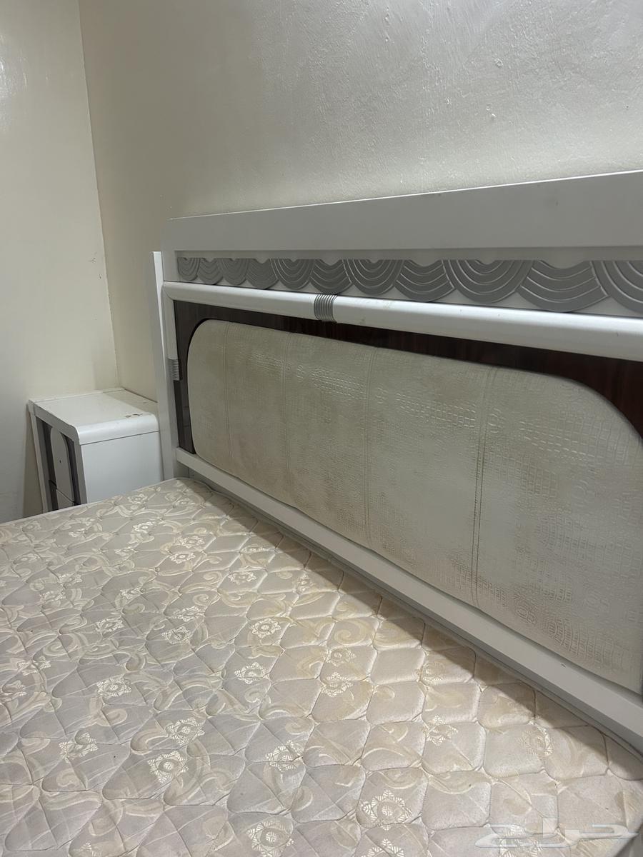 غرفة نوم كلاسيكية للبيع64242811852929110