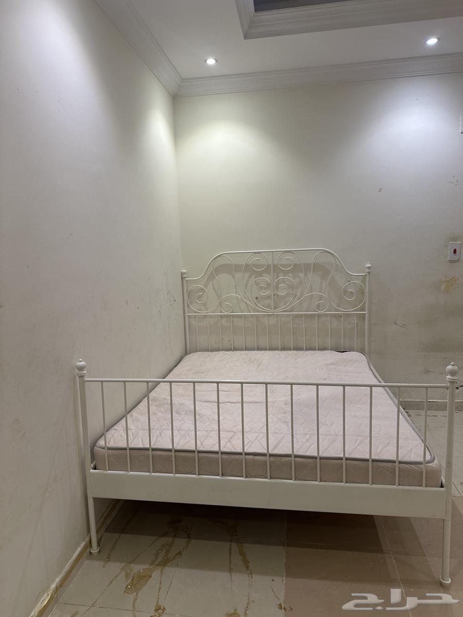 سرير حديد IKEA نفر ونصف 450 فرشة 100 ريال64256592872322110