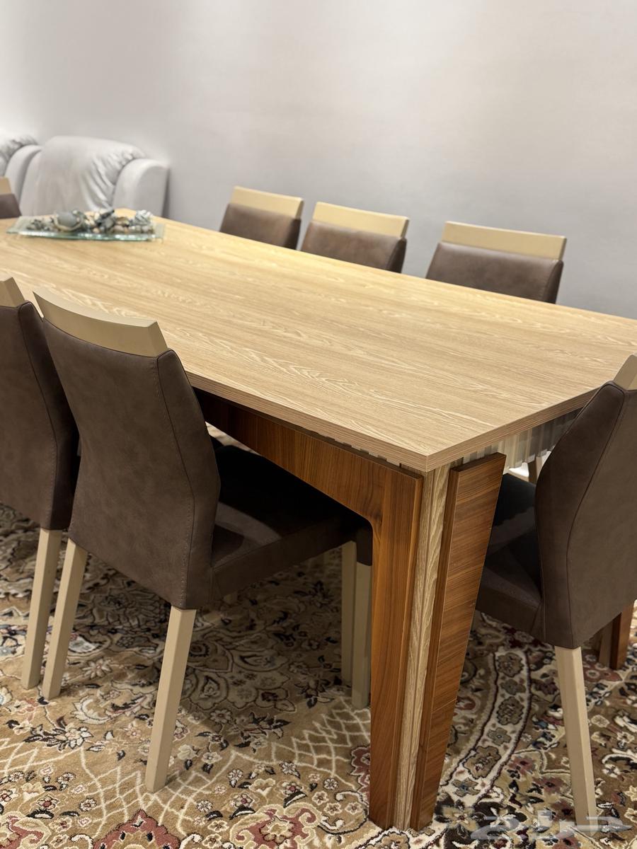 Dining table with 8 chairs64240232272641112