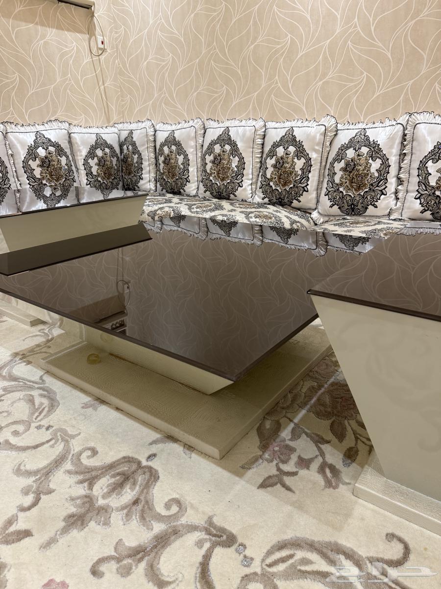 طاوله شبه نظيف64239684097794111