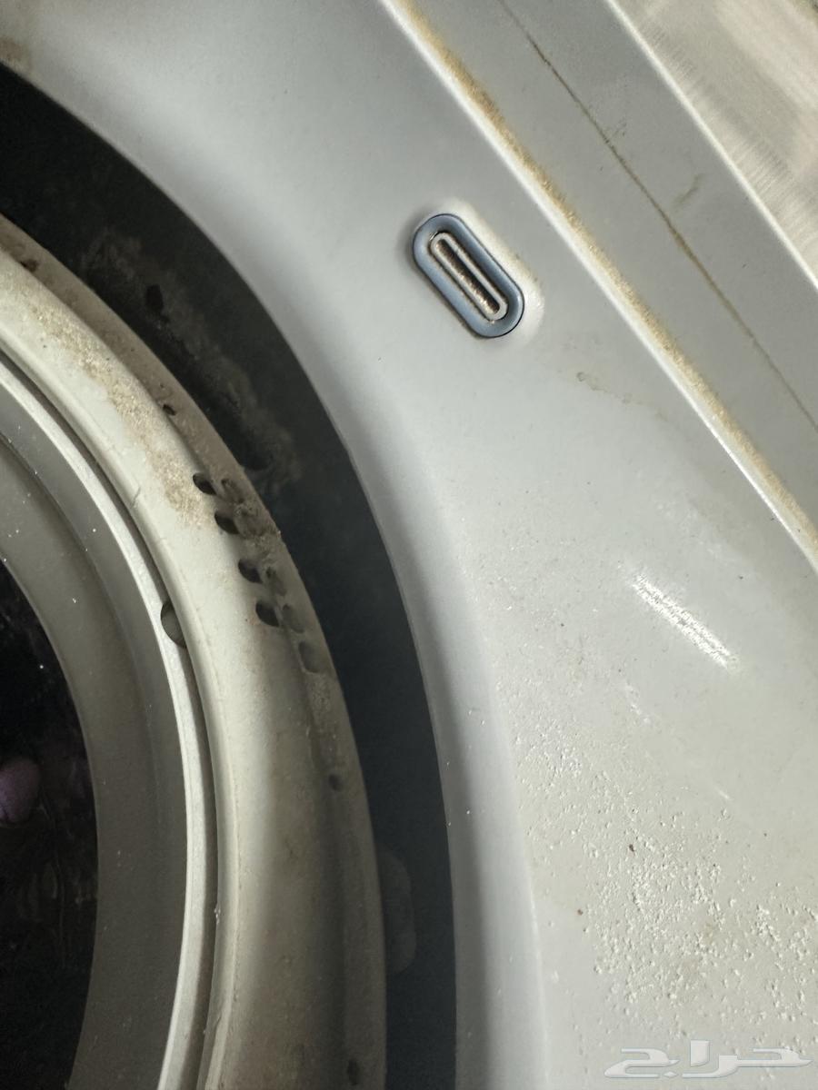 غساله توماتيك للبيع فيه كسر من داخل وتلفاز شغال 32 بوصه64250242222593111