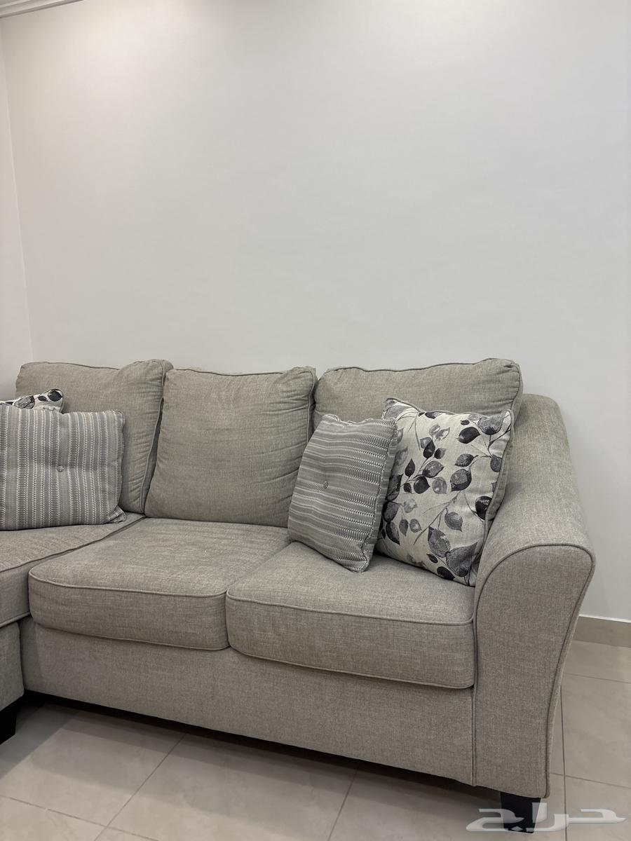 كنبه أمريكيه من اشلي لم تستخدم جديده للجادين بالشراء فقط64247934238722110