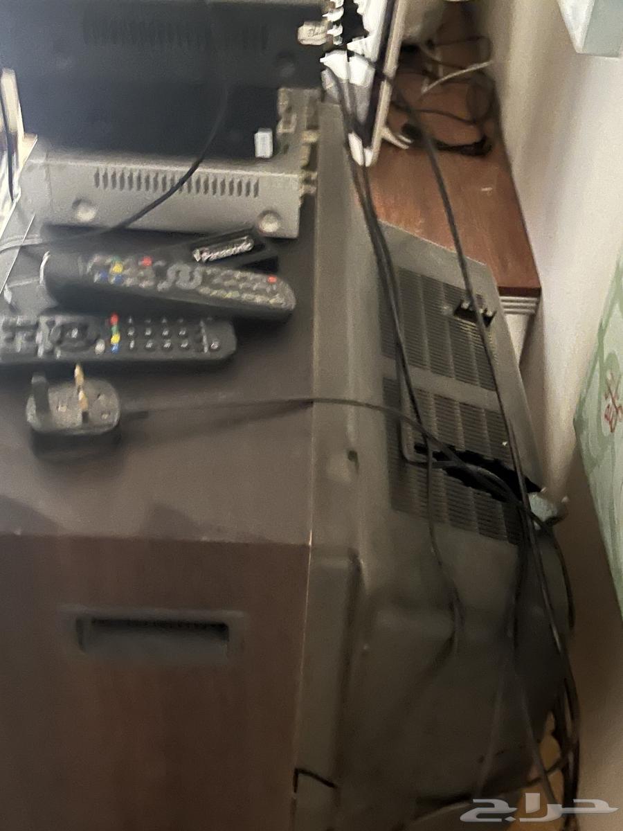 Old Toshiba TV with remote and receiver64240879410049110