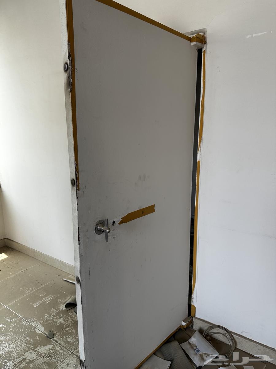 ابواب مصفحه فولاذ وابواب خشب للبيع64243170171393111