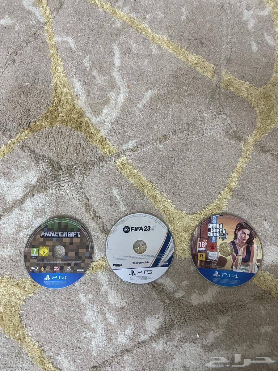 بلستيشن 5 معه 3 اشرطه و يدين وكل شي اصلي64246813654274113