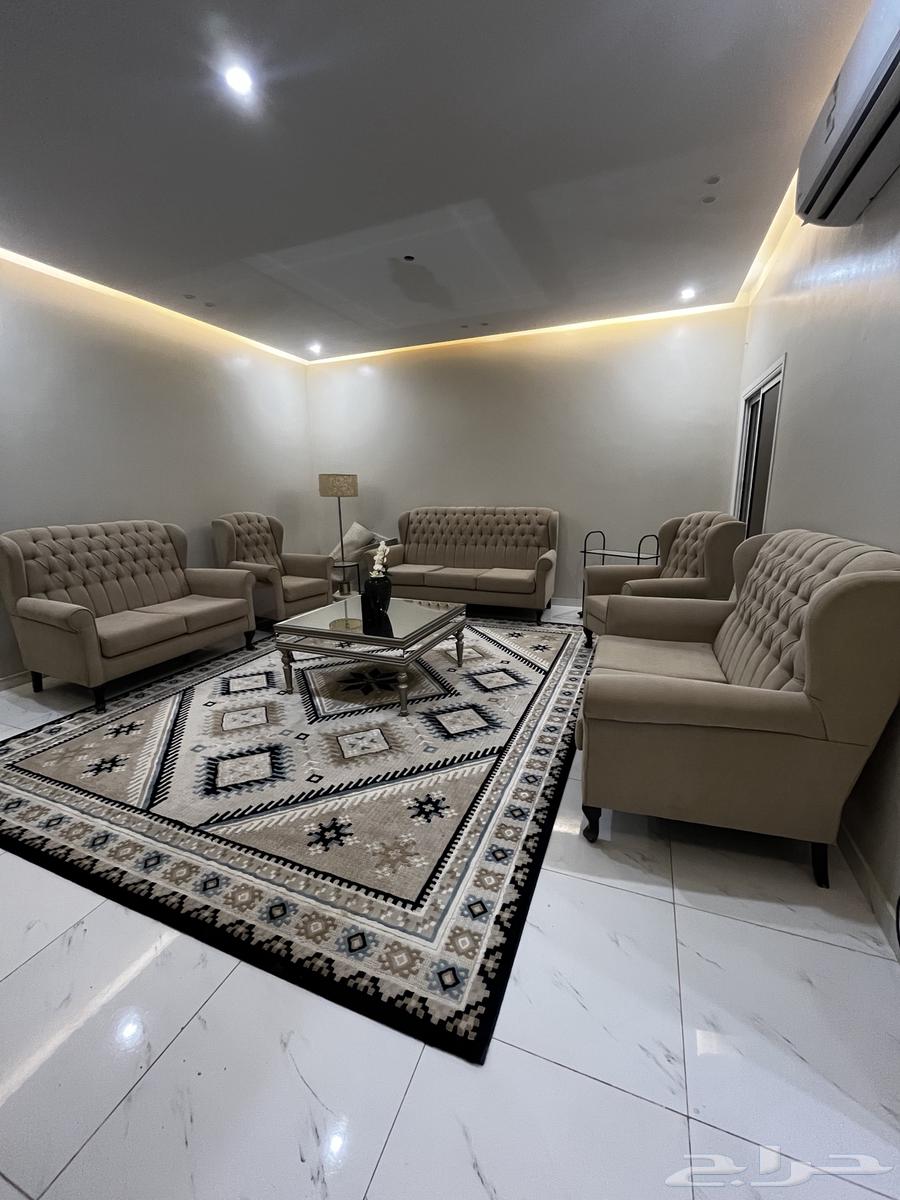 Sofa with its table, brand new and clean64234974674307111