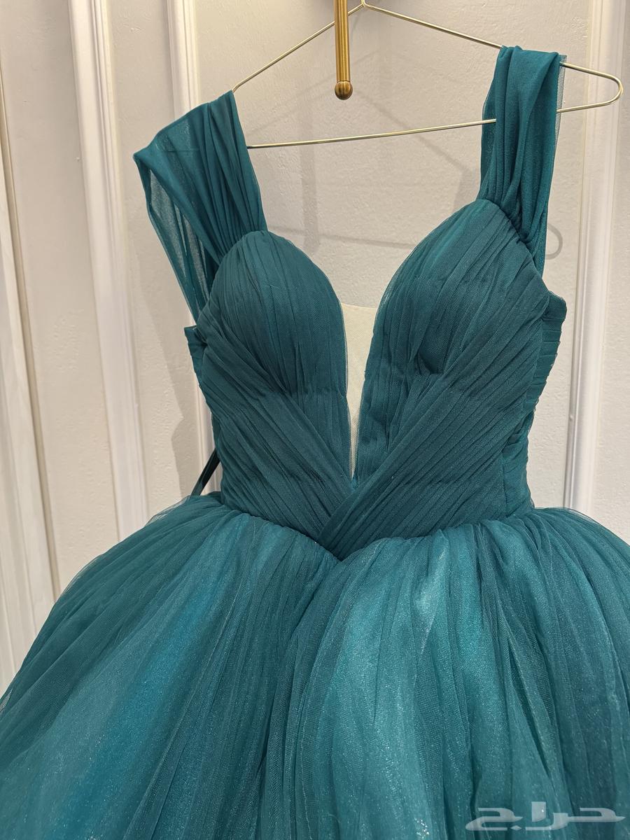 فستان للبيع من بوتيك هويدا ب 500 ريال فقط64235478906497112