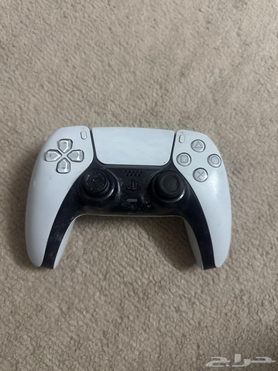 يد بلاستيشن 5 وشريط فيفا 2464236458846211110