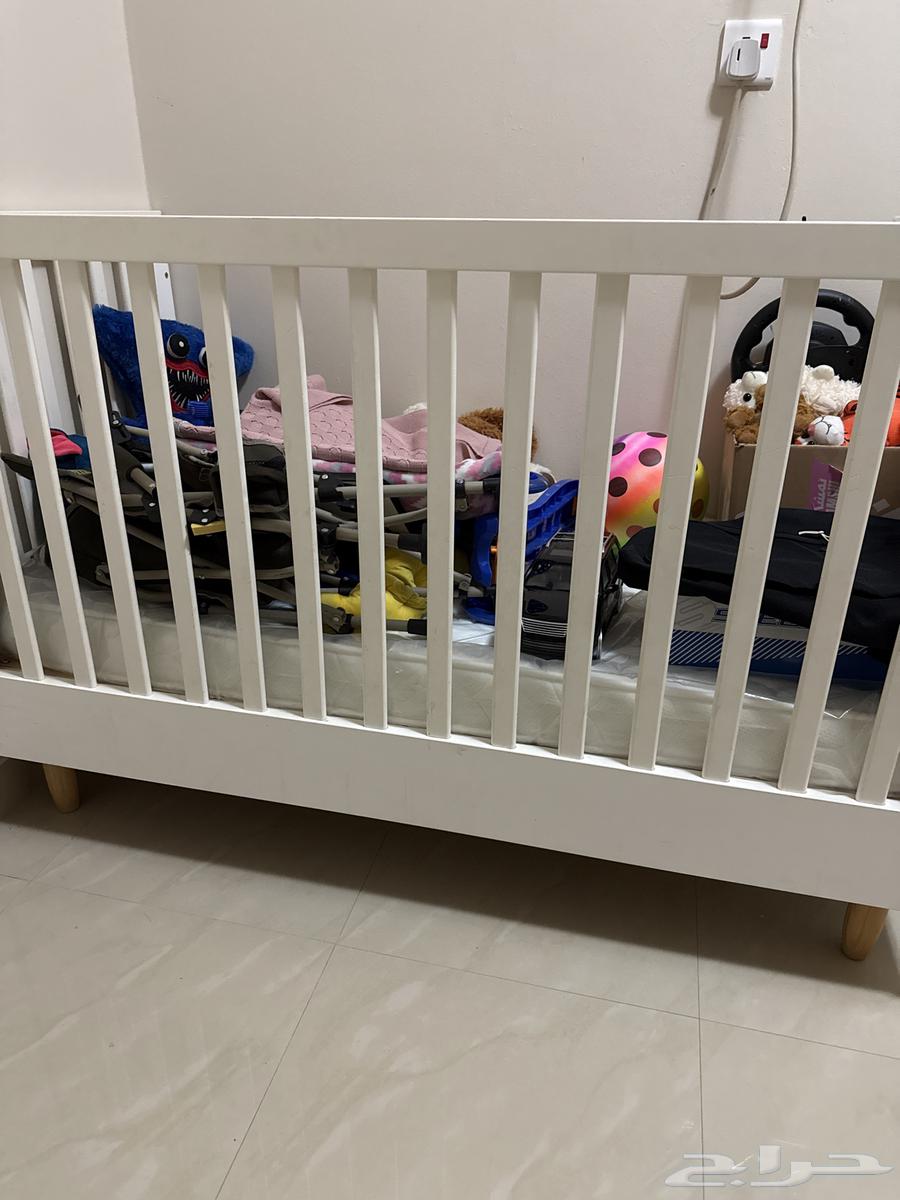 سرير اطفال ودلاب ثلاث ادارج من ابيات64233191374721112