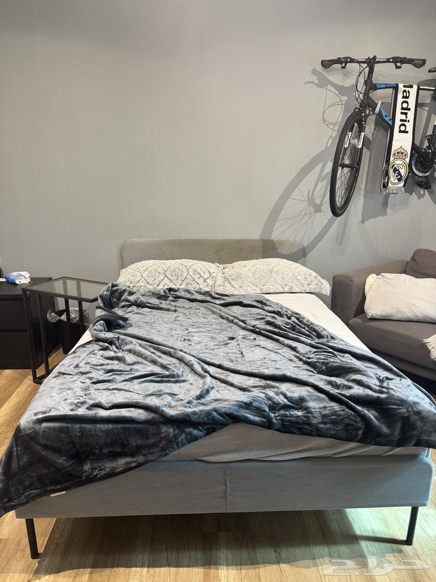 Bed with mattress and side table for sale64245288701057110