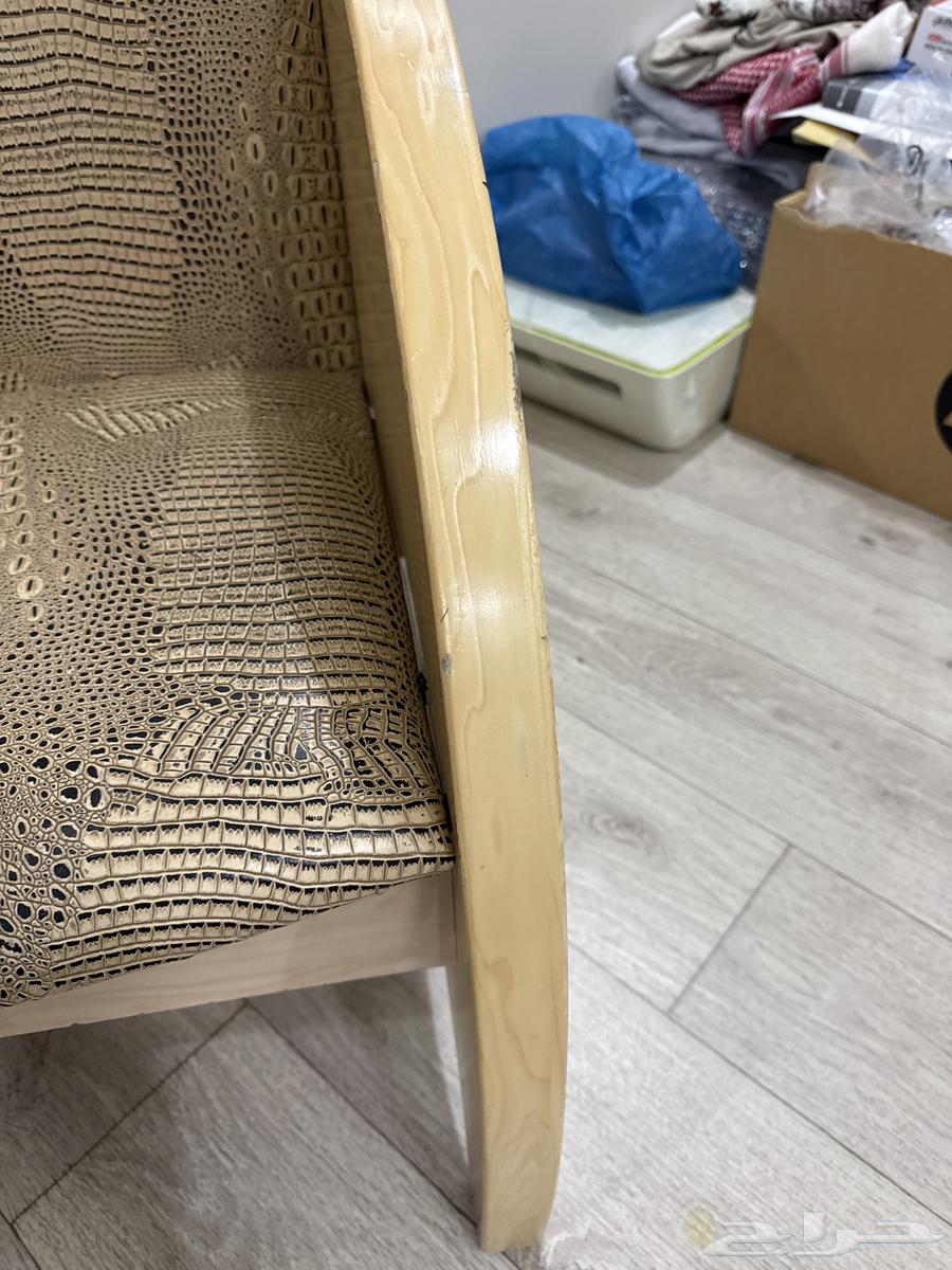 Table and two chairs64235635820418110