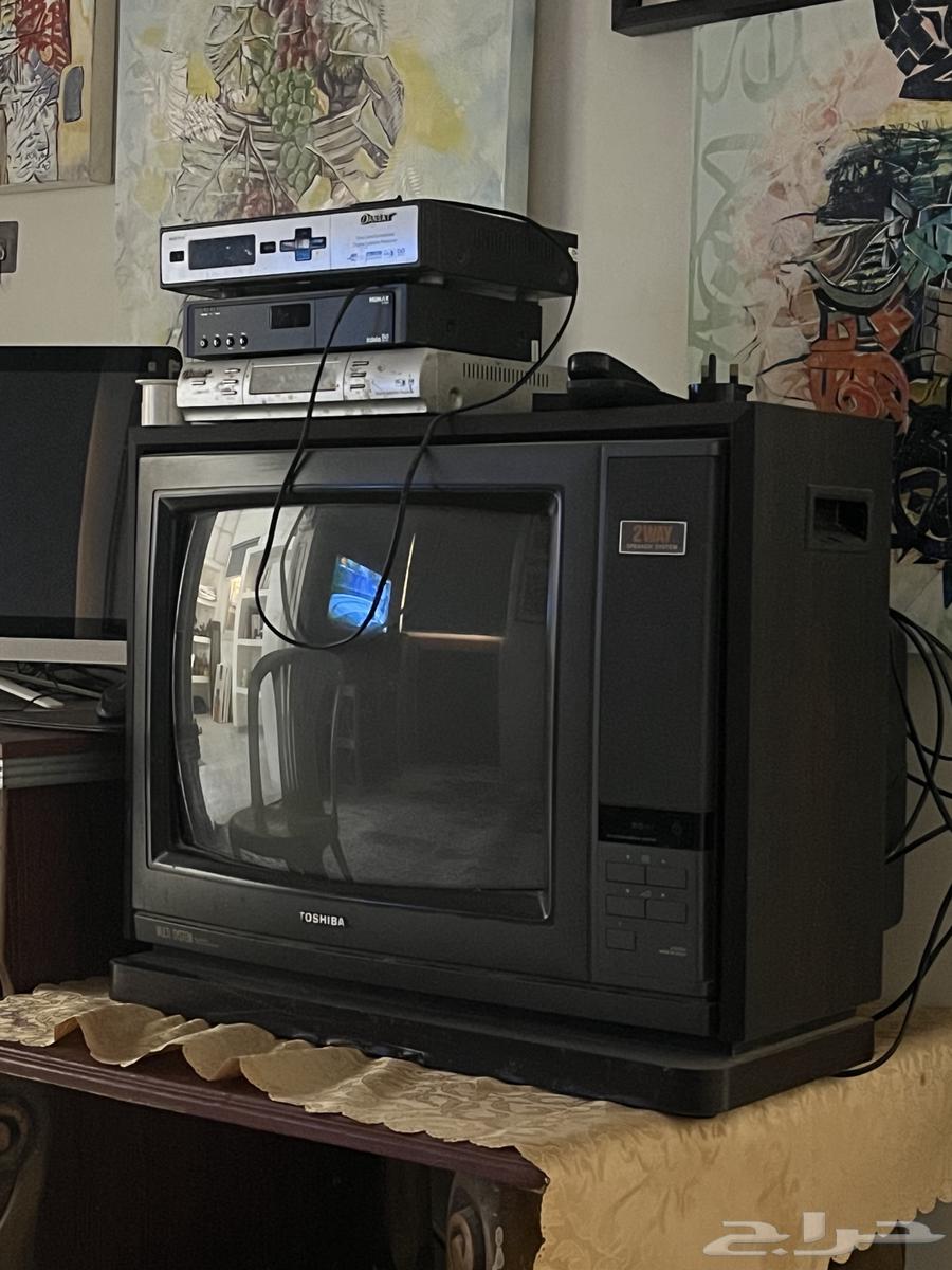 Old Toshiba TV with remote and receiver64240879410049112