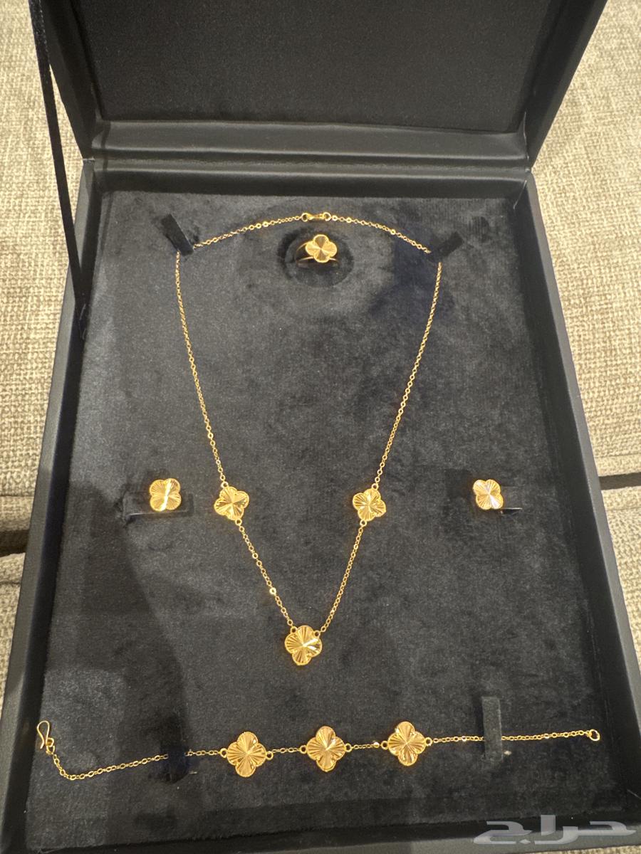 طقم ذهب فانكليف للبيع جديد لم يلبس ابدا64244076386563110