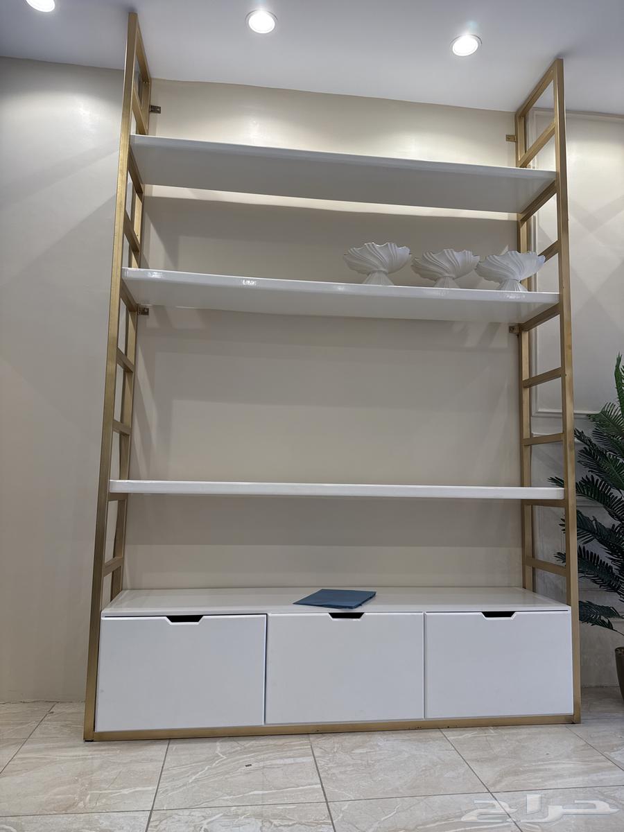 طاولات محل للبيع64248490514691110