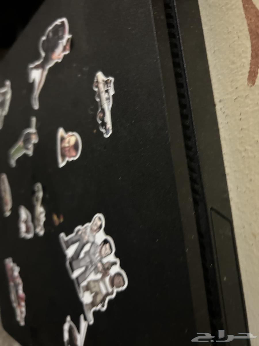 PlayStation 4 bundle with two controllers, light usage64255537139330110