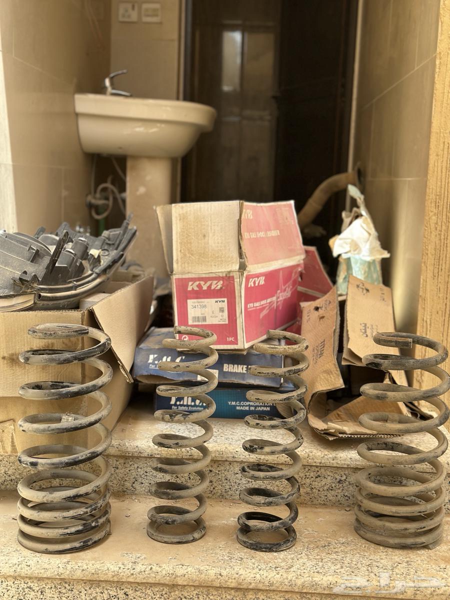 للبيع قطع غيار جيب لاند 2011 سعودي 6 سلندر64412668509315112