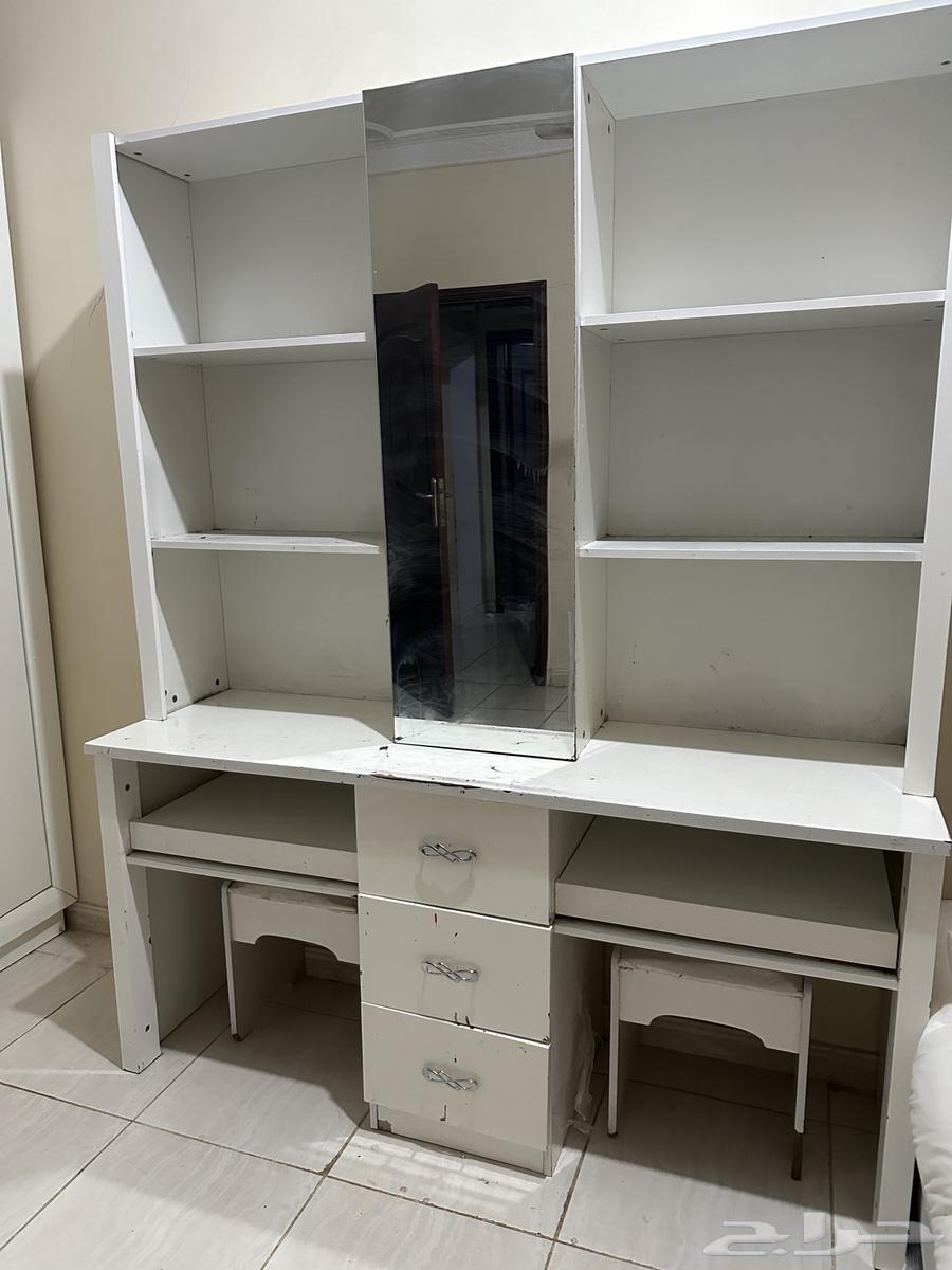 تسريحه كامله و معاها دولاب مكون من 5 ادراج للبيع64247510217089112