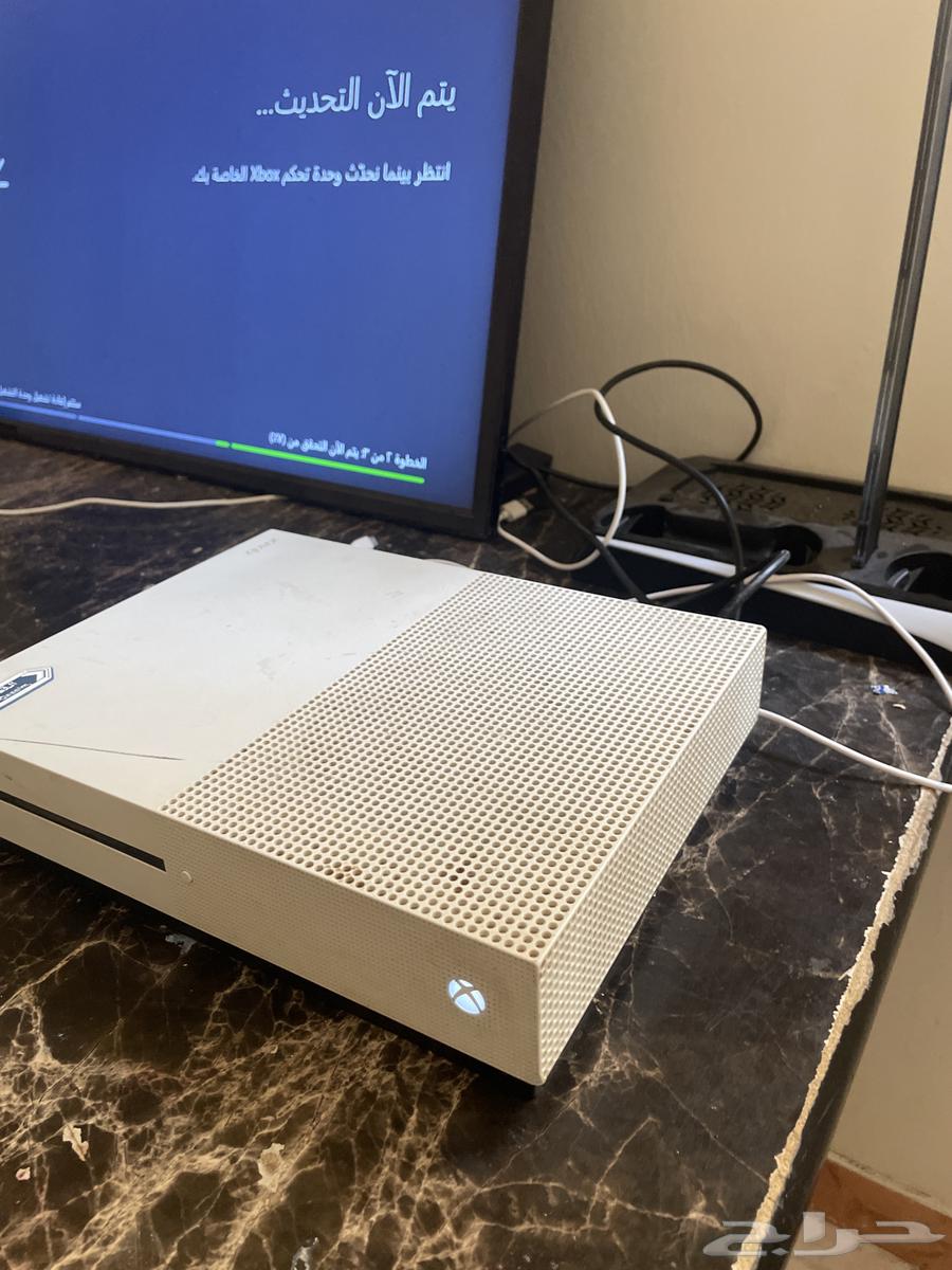 Xbox 1 in good condition or has it been repaired with controller64244757870337111