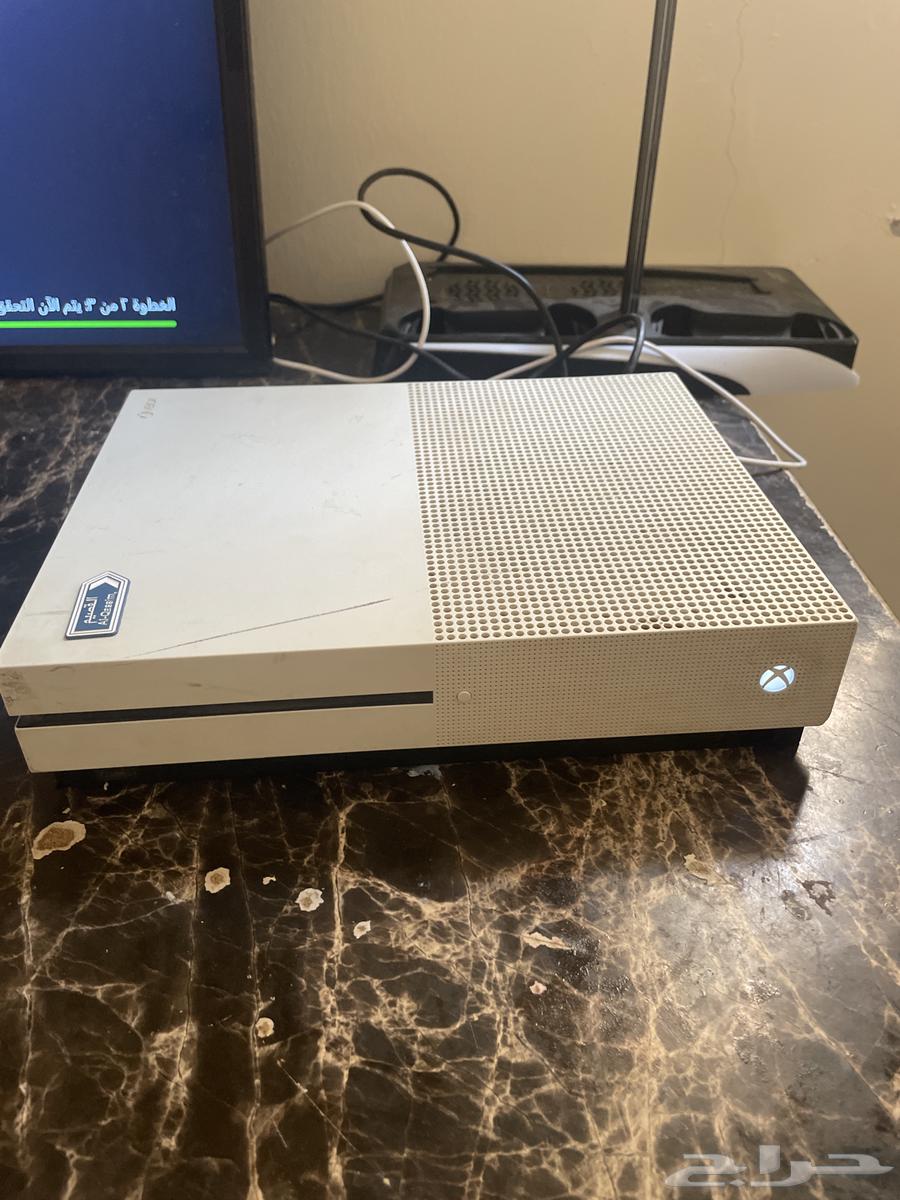 Xbox 1 in good condition or has it been repaired with controller64244757870337110