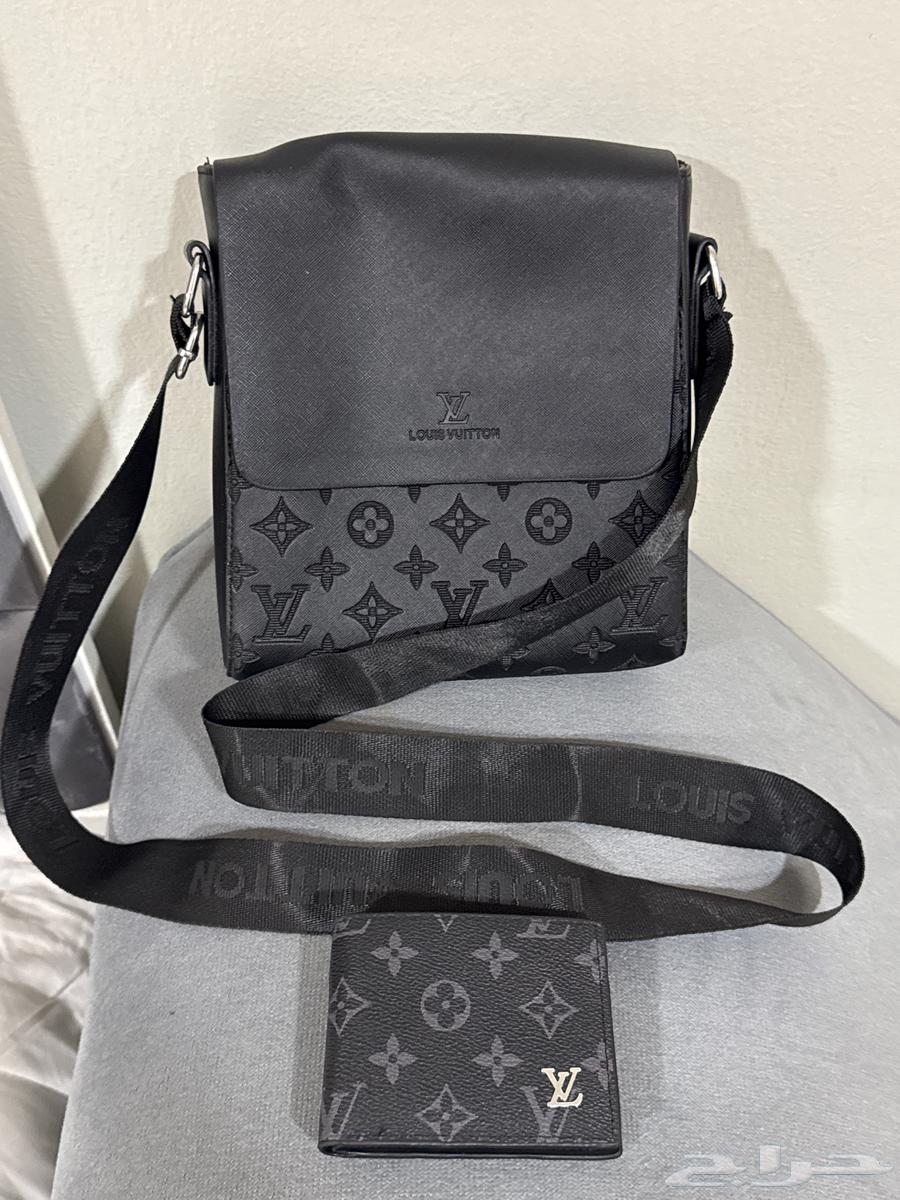 شنطه رجاليه مع بوك لويس فيتون64232993334530110