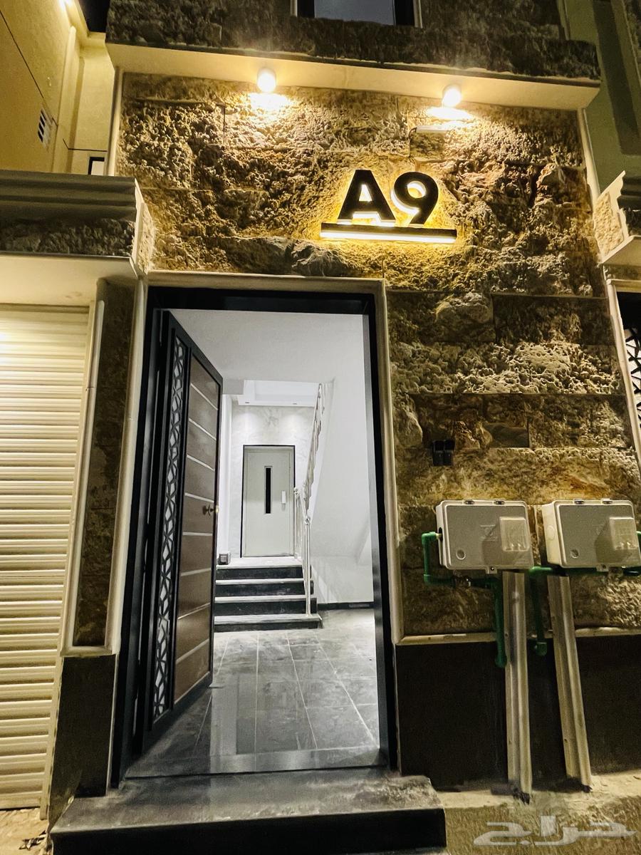 Apartments for sale now, upper floor units with rooftop, priced at 500,000, Al-Diyafa neighborhood63613585928449111