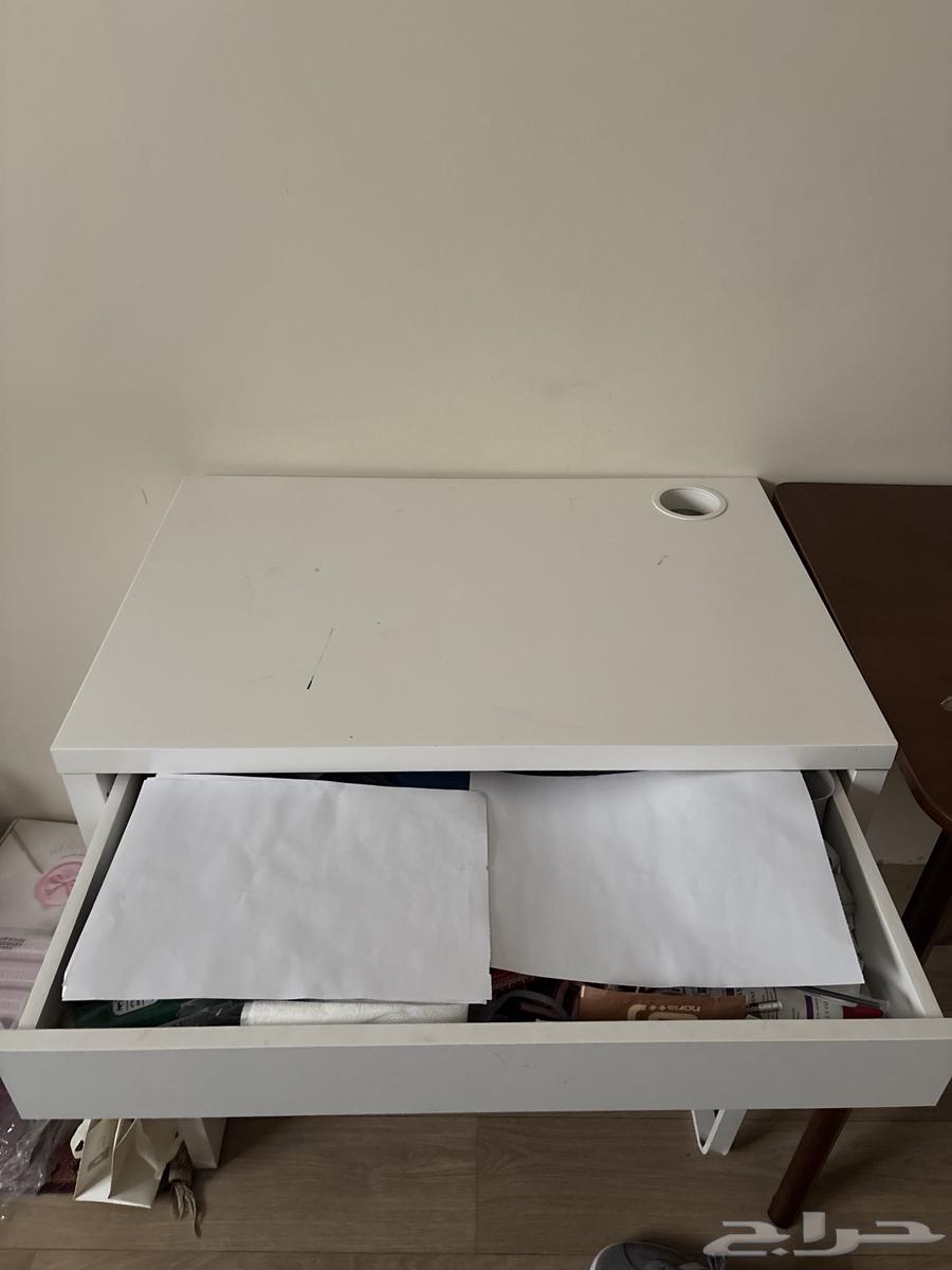 مكتب من ايكيا متركب - السعر 200 ريال64247162001922112