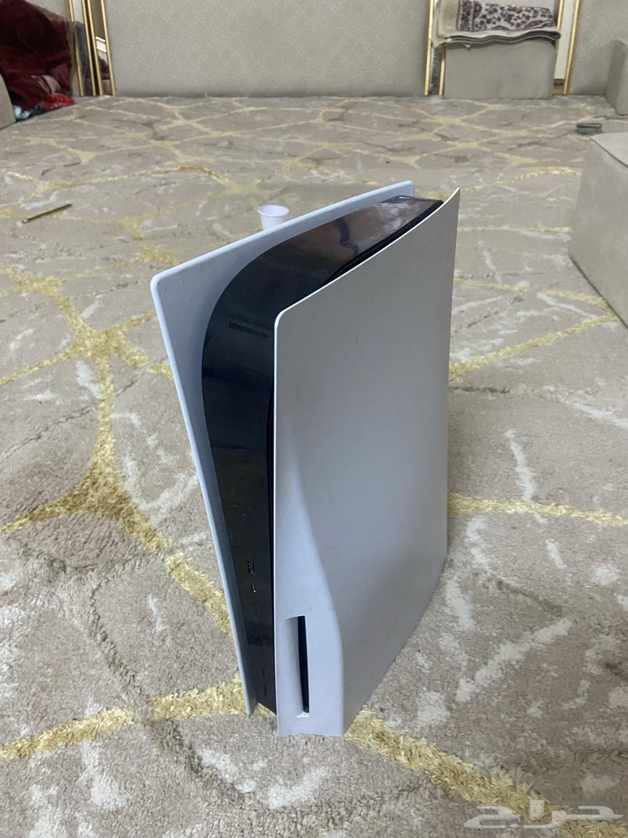 بلستيشن 5 معه 3 اشرطه و يدين وكل شي اصلي64246813654274112