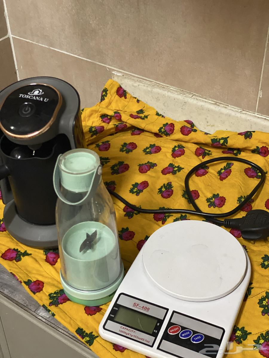 Scale and small blender for juices and coffee machine64244757920131110
