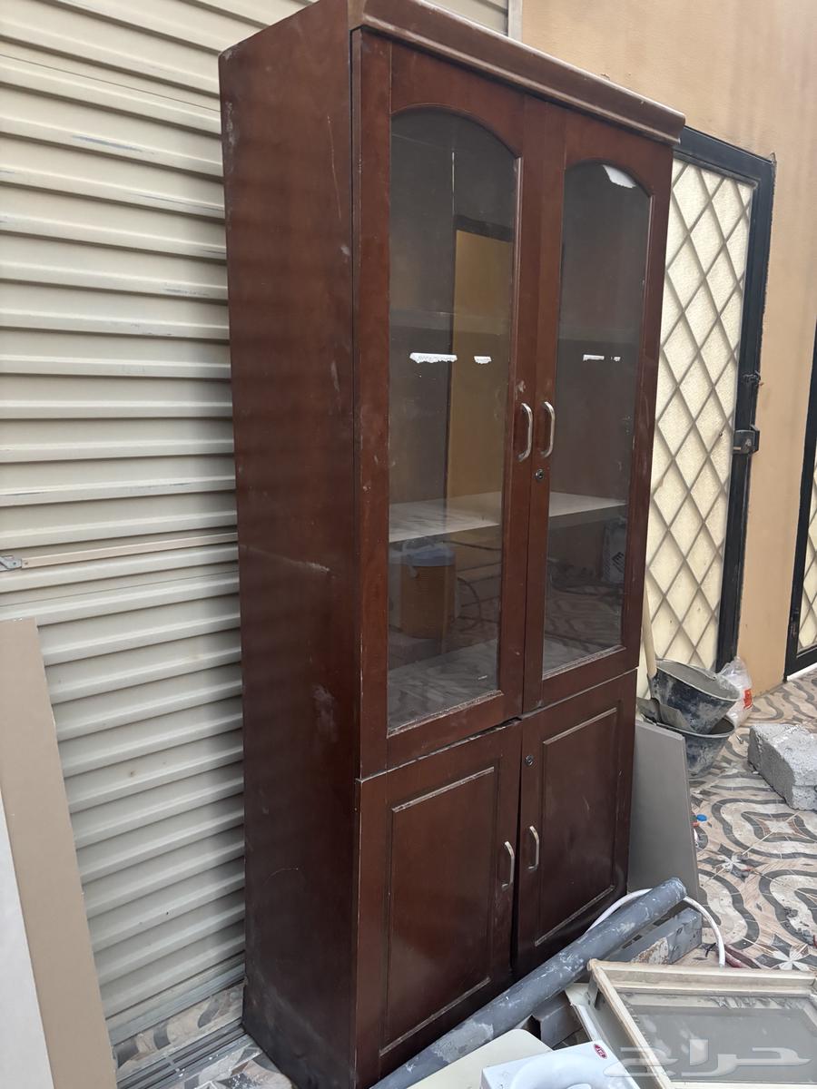 دولاب وطاوله مجانا64250059365891110