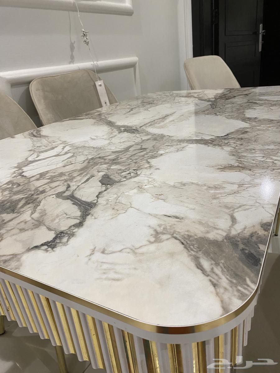 Dining table64250766316163111