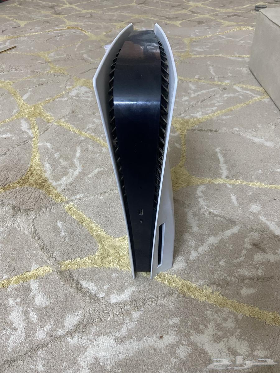 بلستيشن 5 معه 3 اشرطه و يدين وكل شي اصلي64246813654274114