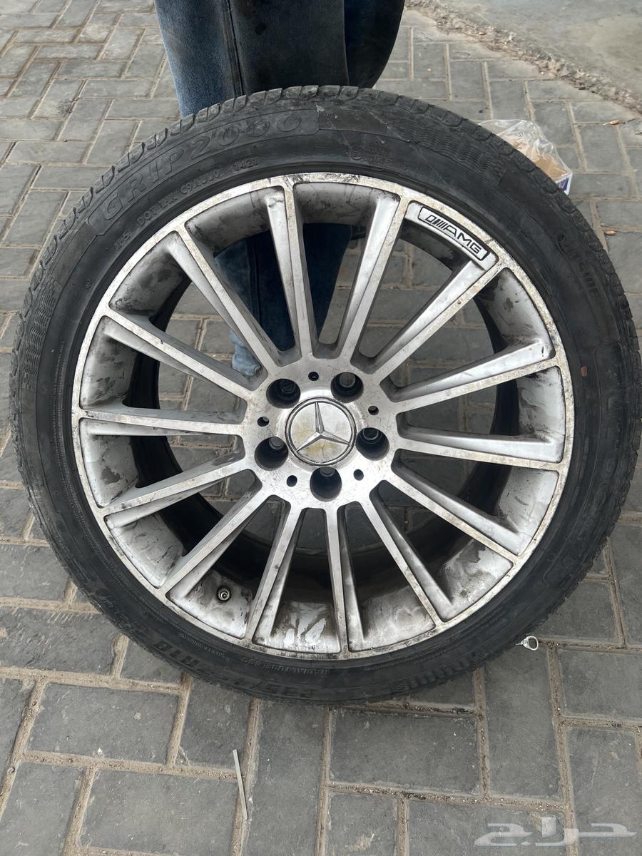 One 18-inch front rim, 8.5 inches wide, and a second star-shaped rim available in 2 front64409310708353110