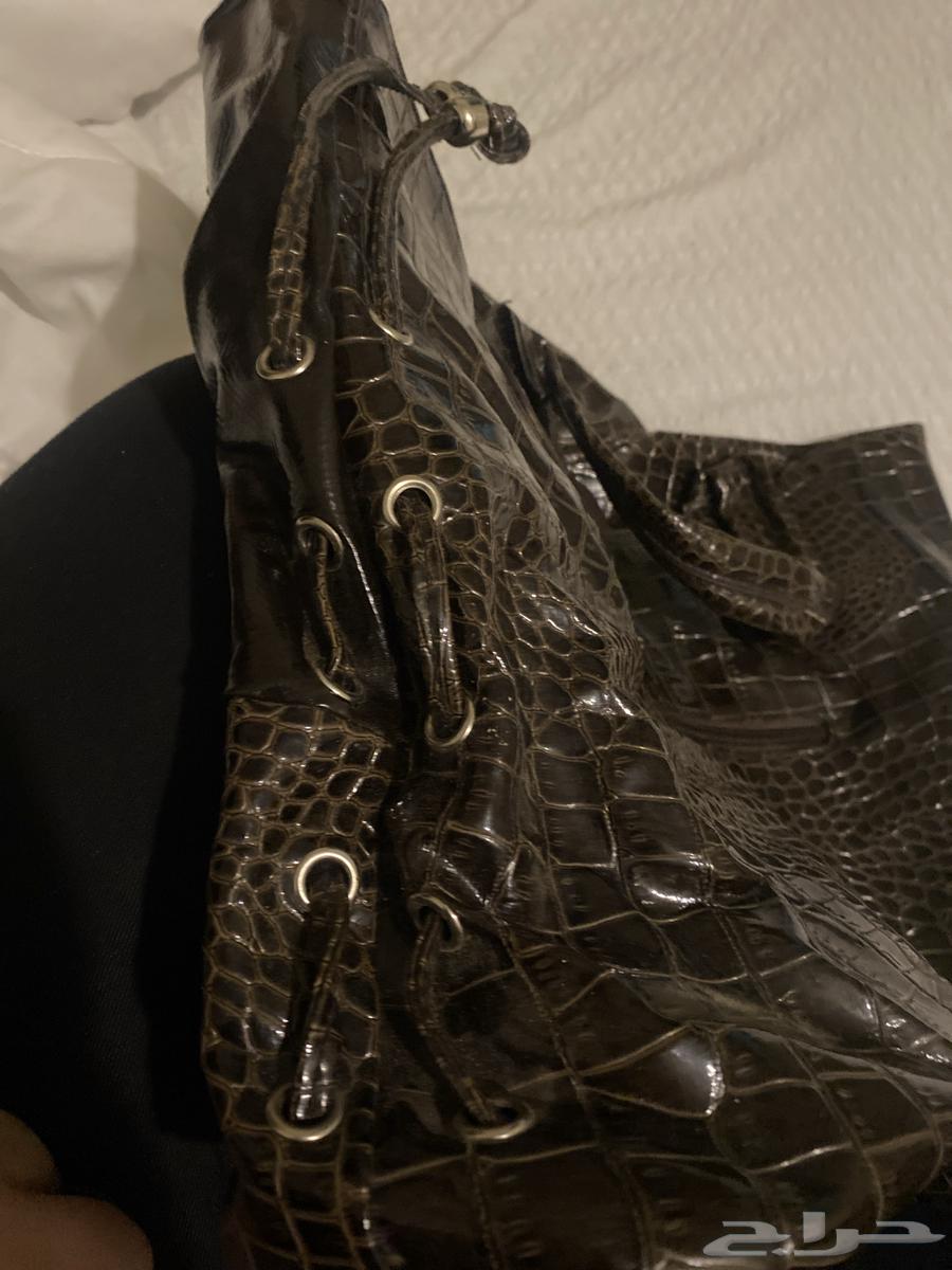 شنطه جلد ب 150 ريال شريتها من سوريا ب 80 دولار قبل 6 سنوات64232023730691113