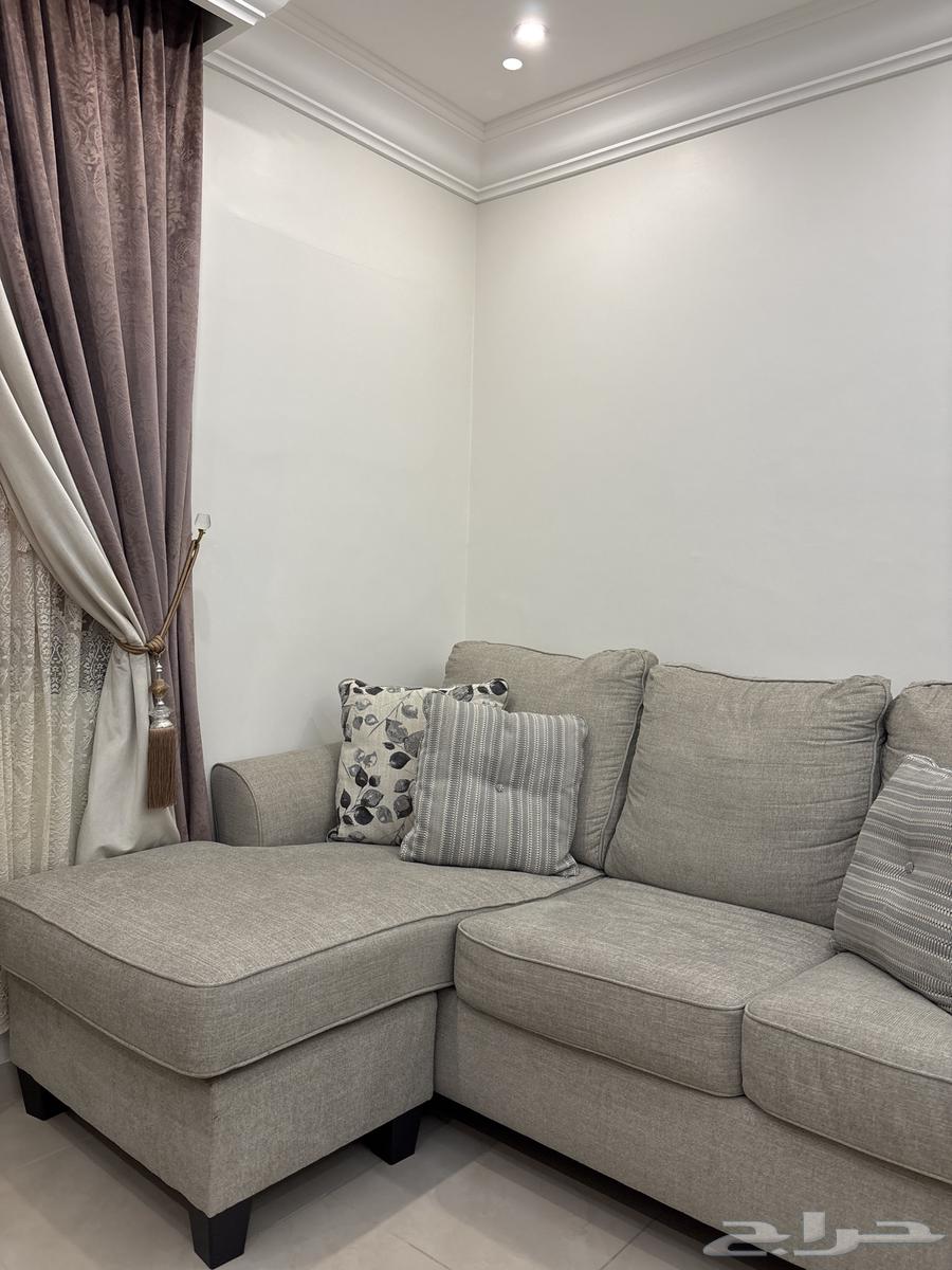 كنبه أمريكيه من اشلي لم تستخدم جديده للجادين بالشراء فقط64247934238722111