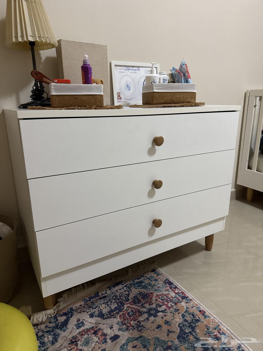 سرير اطفال ودلاب ثلاث ادارج من ابيات64233191374721111