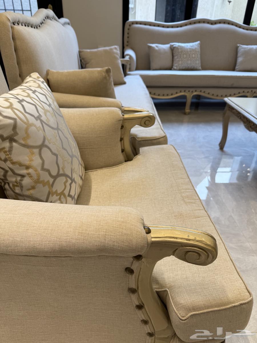 Sofa with 5 tables64236087697921112