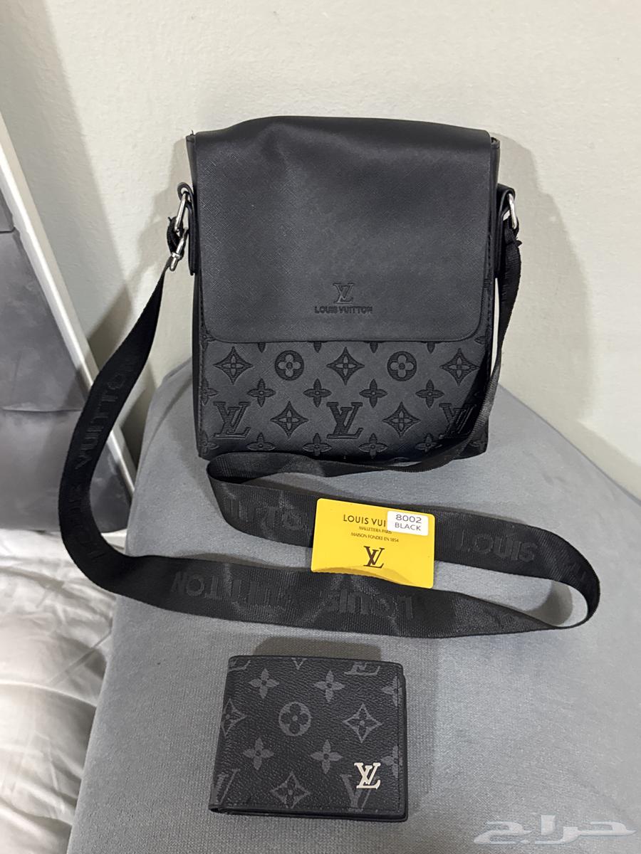شنطه رجاليه مع بوك لويس فيتون64232993334530111